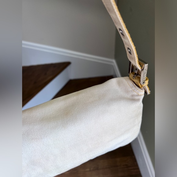 Auth🤍Vintage Fendi baguette. White/Beige.🐍Snakeskin - Picture 6 of 17